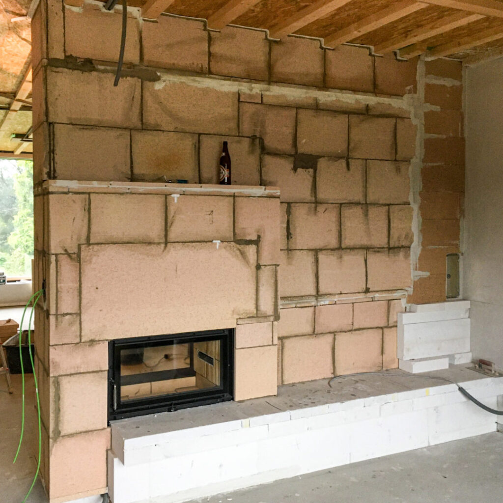 Kachelofen mit Schamott Ofenbank