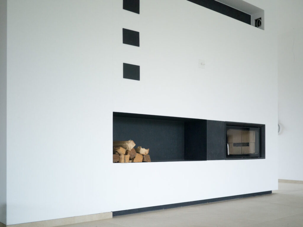 Kachelofen Tunnelkamin mit Holzfach